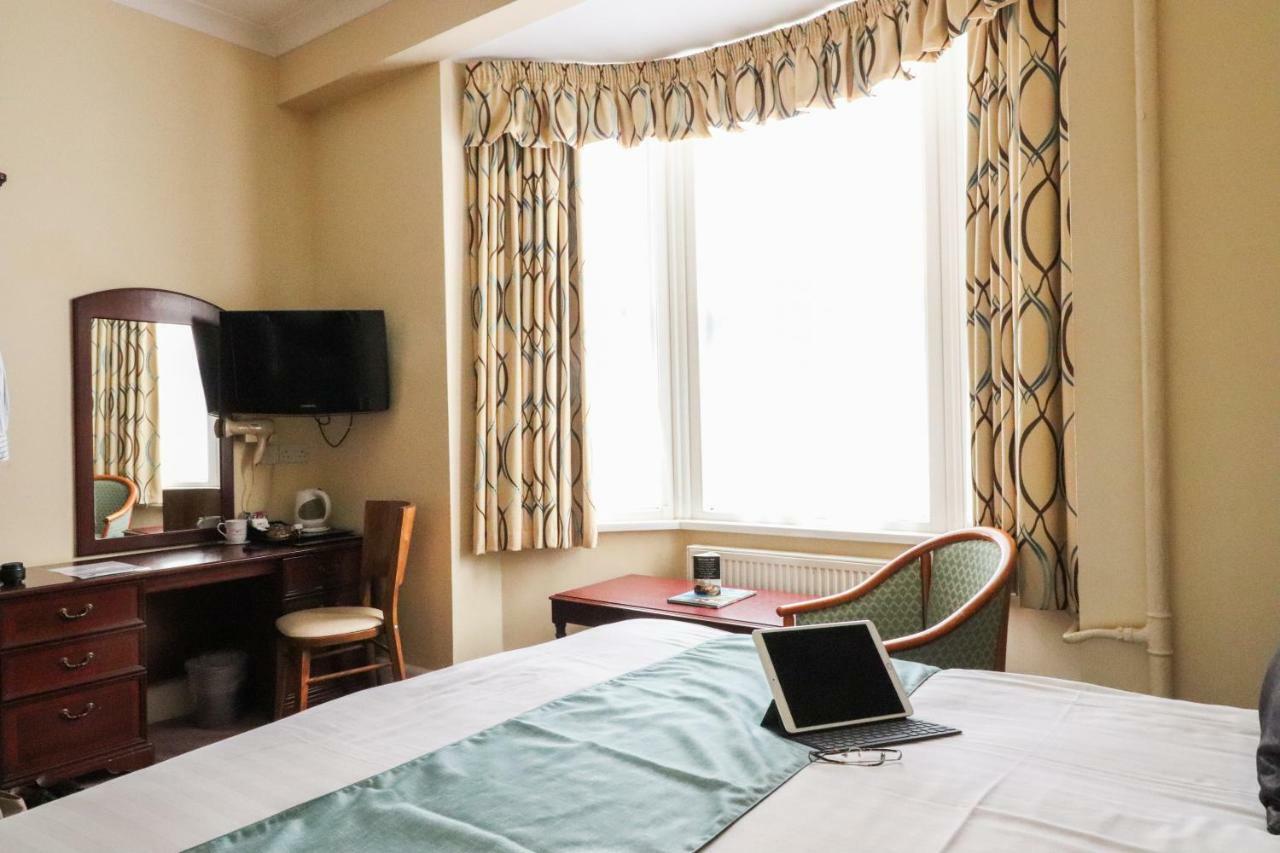 Double Room - No Dogs,846540134:JPEG