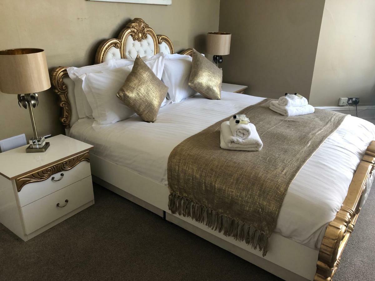 Zimmer mit Kingsize-Bett